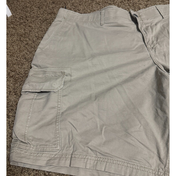 George Mens Cargo Shorts 46x10 Khaki Pockets Casual Work Summer Comfort Relaxed - Picture 2 of 5